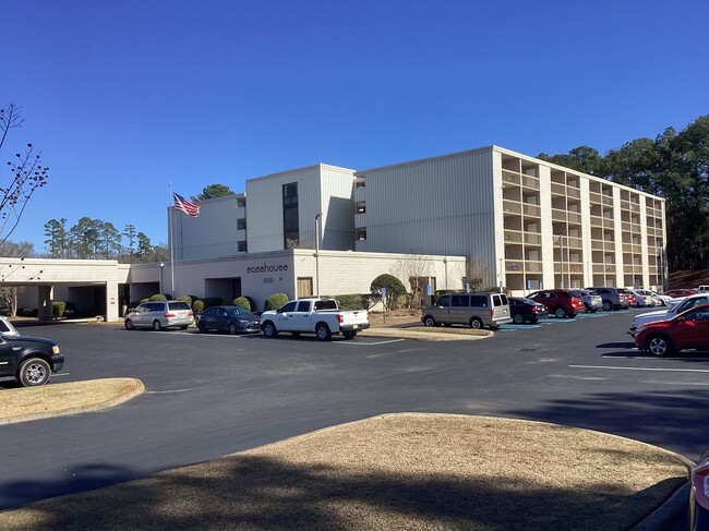 Building Photo - Easehouse Apartments