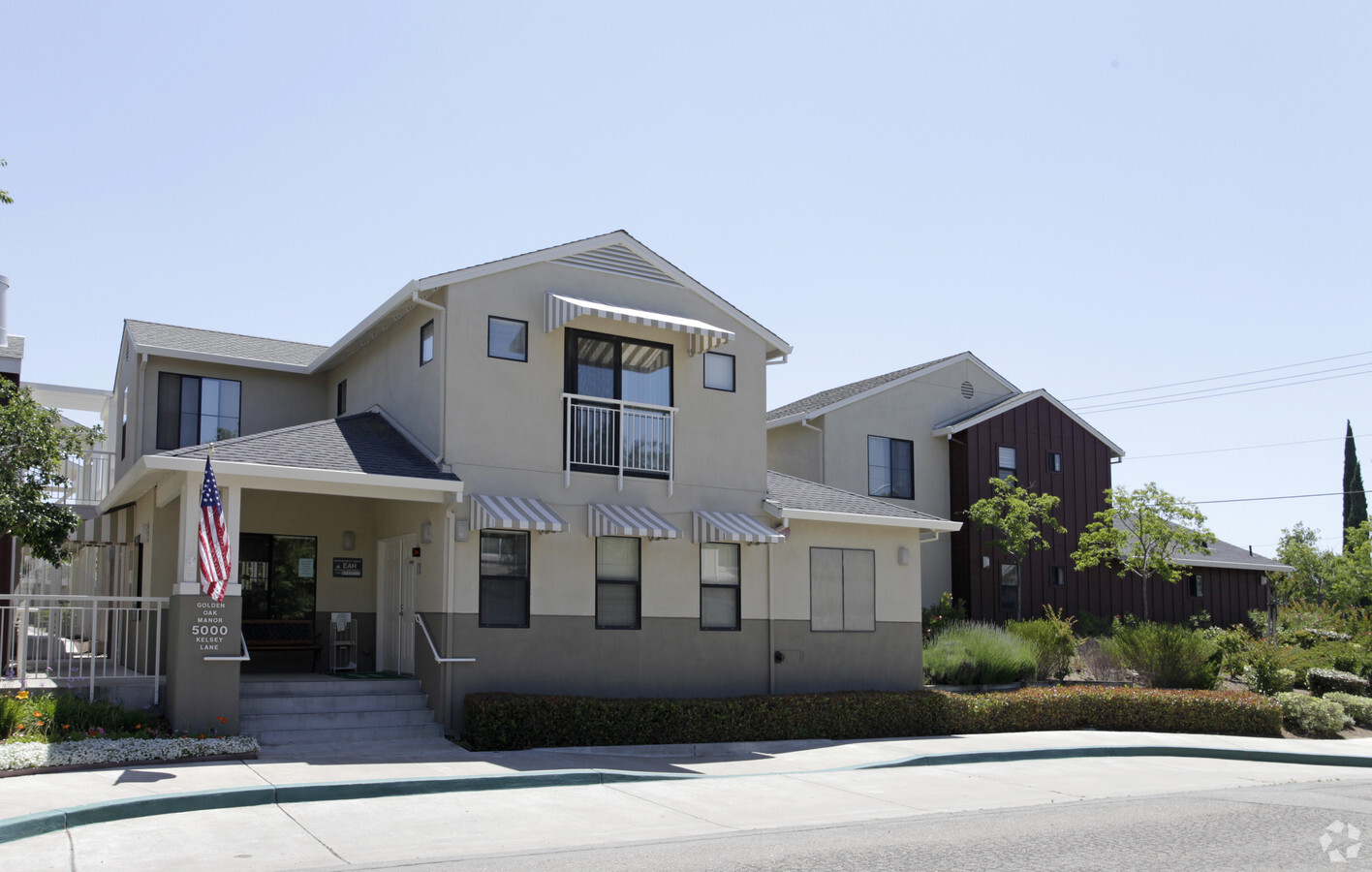 Photo - Golden Oak Manor Apartments