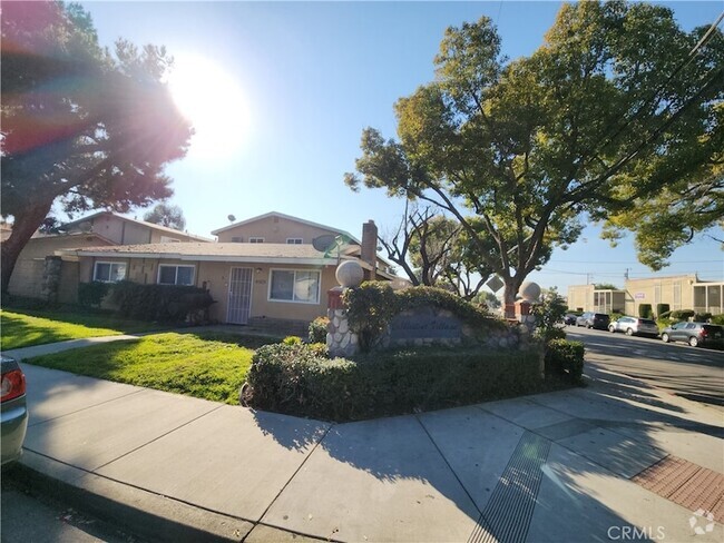 Building Photo - 4505 Canoga St Rental