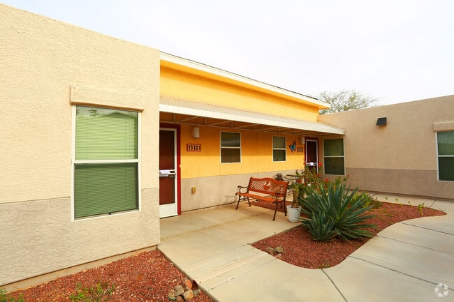 Blanche Johnson Courtyards - Blanche Johnson Courtyards Apartments