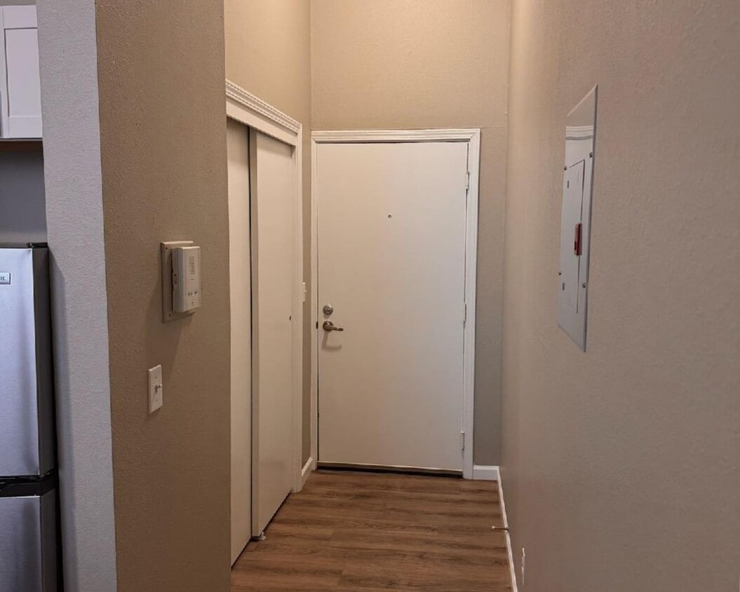Entry way - Floor Plan 08