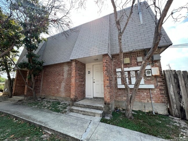 Building Photo - 211 Sprucewood Ln Rental