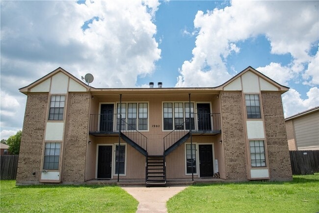 Photo - 1900 Woodsman Dr Apartment