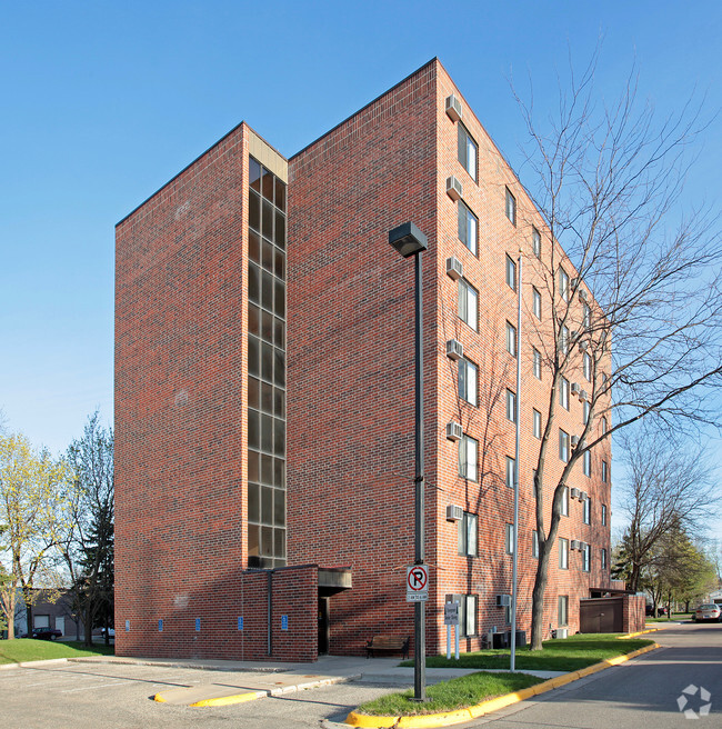 Building Photo - Evergreen Apartments