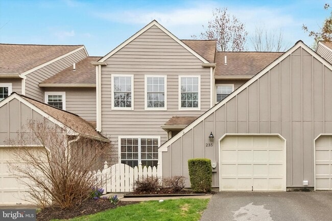 Photo - 235 Copper Beech Dr Townhome