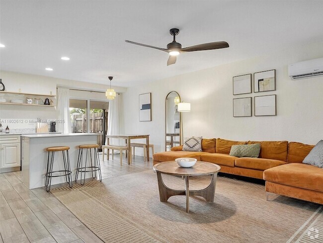 Building Photo - 300 SW 23rd St Rental
