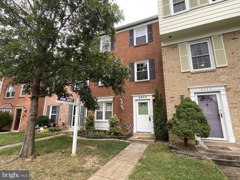 6633 Deer Gap Ct Townhome Alexandria, Virginia 1 unit available