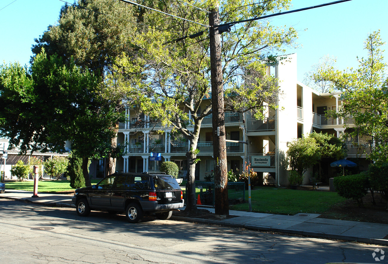 Hacienda - Hacienda Apartments