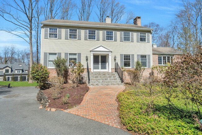 Building Photo - 181 Upper Saddle River Rd