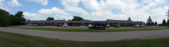 Building Photo - Oak Manor Rental