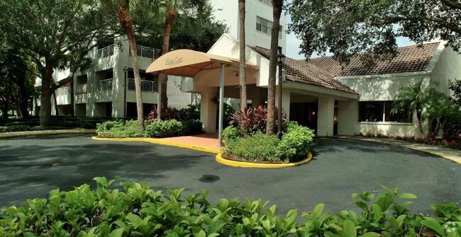 Building Photo - Belleair Towers Rental