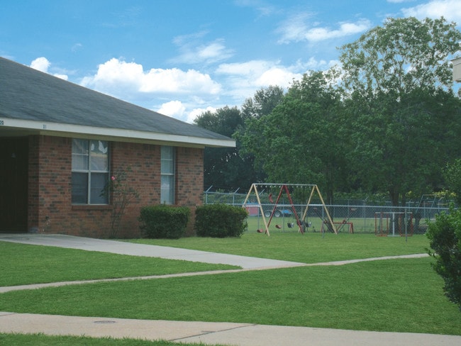 Building Photo - Baldwin Retirement Center - No Availability! Rental