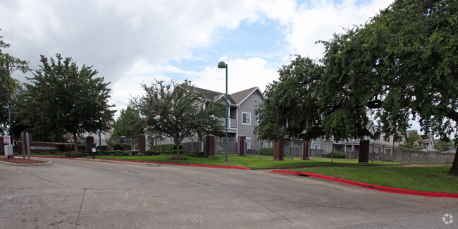 Primary Photo - Historic Oaks of Allen Parkway Rental