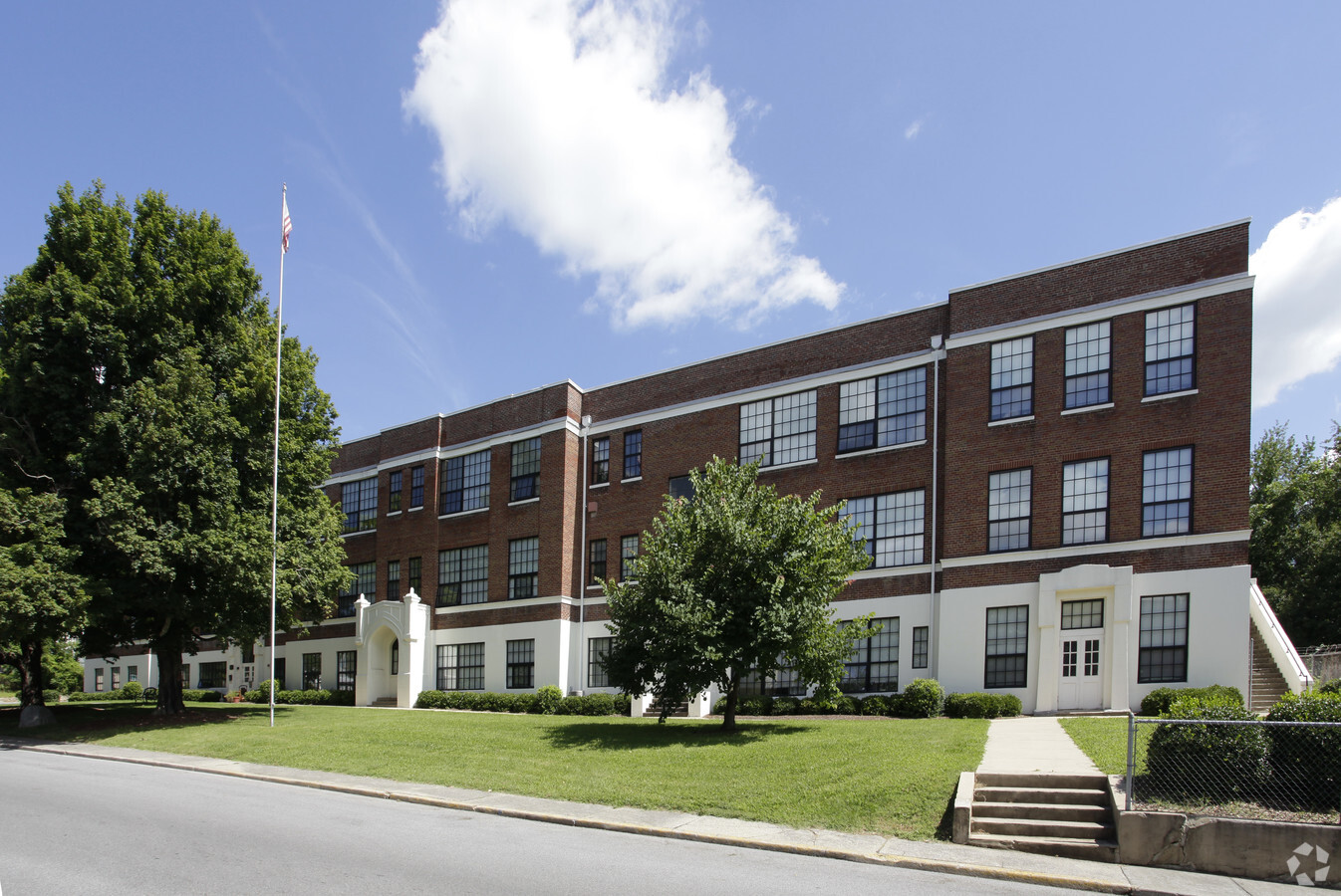 Photo - Thomas Jefferson Apartments