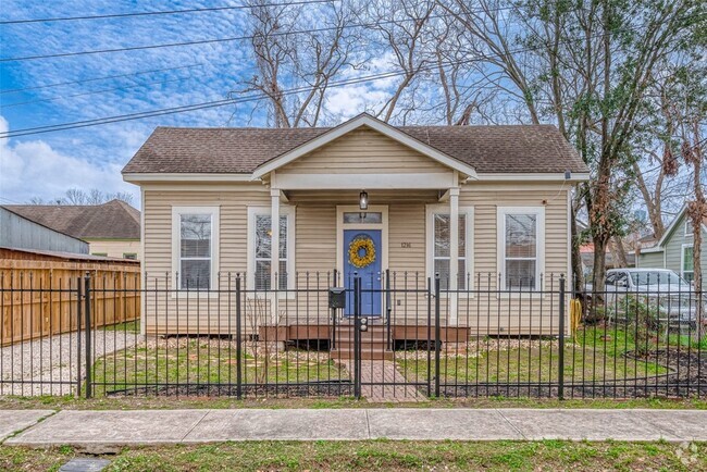 Building Photo - 1216 Campbell St Rental