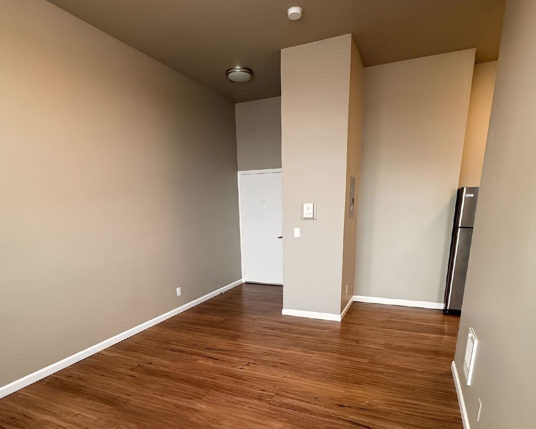 Entry Way/Kitchen - Floor Plan 06