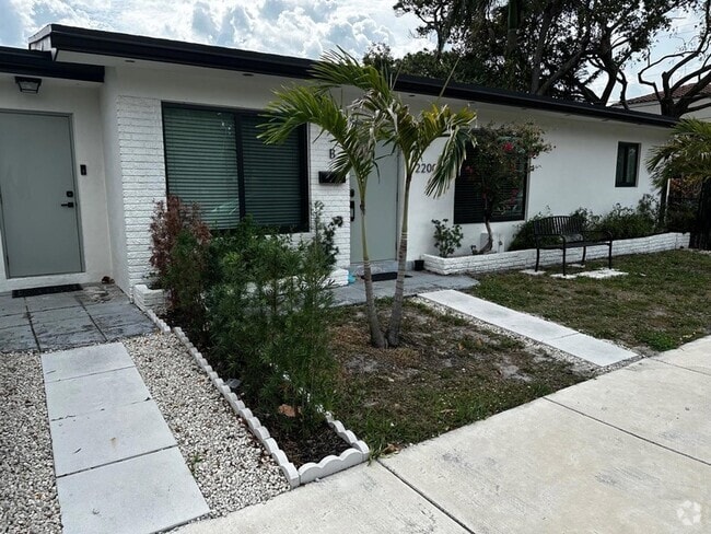 Building Photo - 2200 SW 3rd Ave Rental