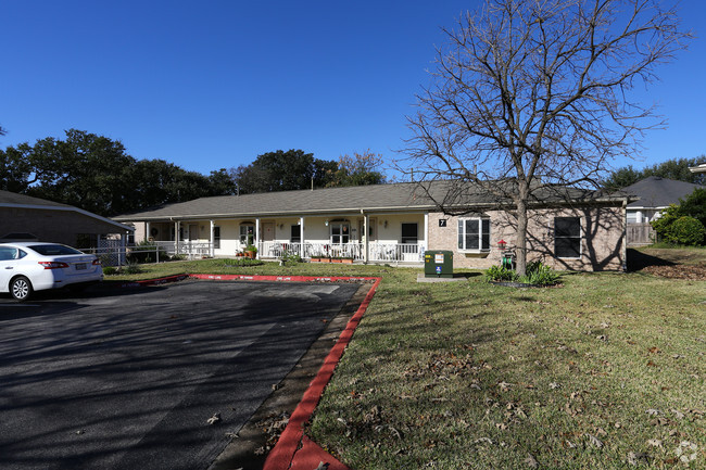 Photo - Cobblestone Court Apartments