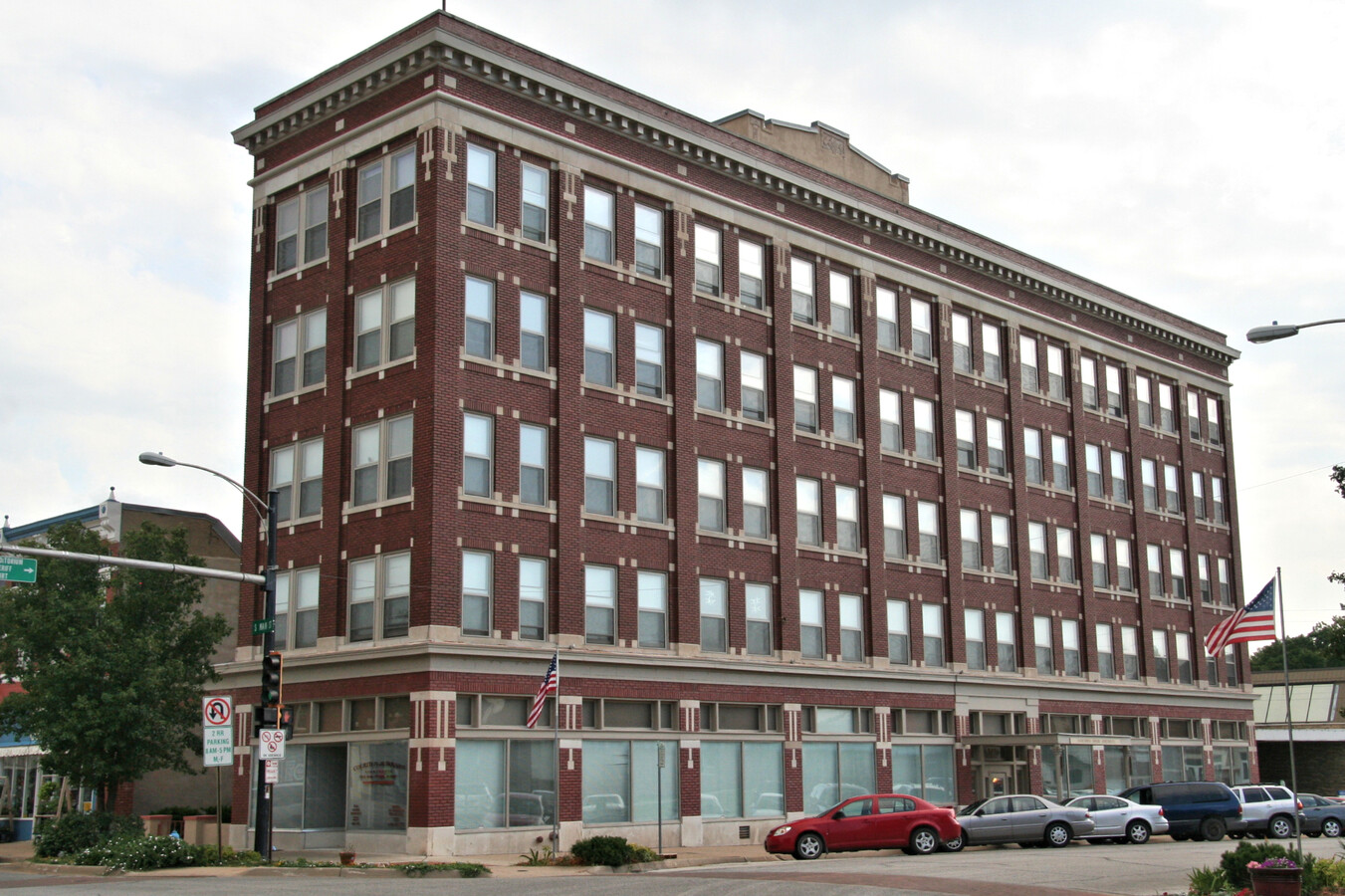 Courthouse Square - Courthouse Square Apartments