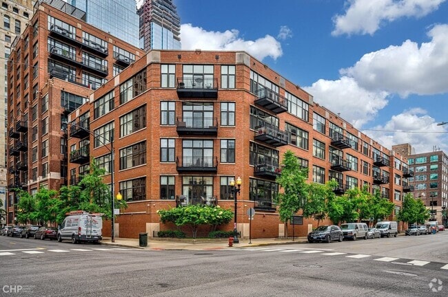 Building Photo - 333 W Hubbard St Rental