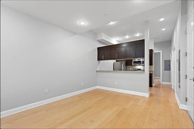 Photo - 100 Tidewater St Townhome