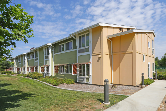 Sierra Meadows - Sierra Meadows Apartments