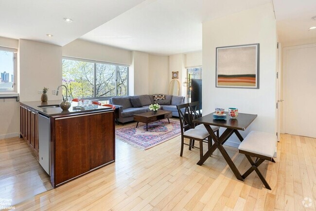 Building Photo - 3585 Greystone Ave Rental