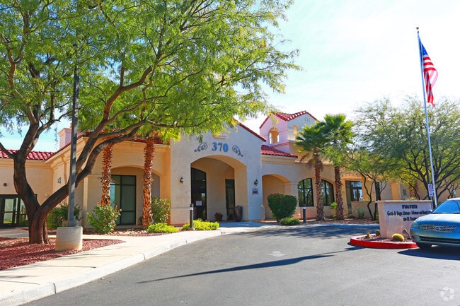 Building Photo - Strauss Manor on Pantano Rental