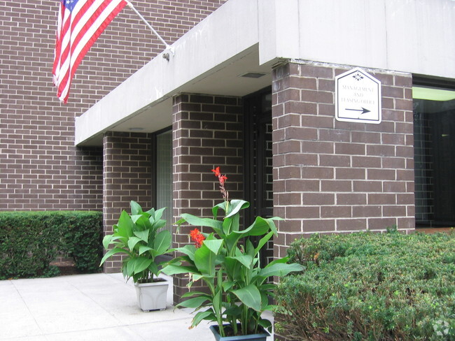 Building Photo - Cedarbrook Park Apartments