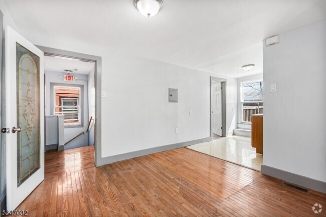 Building Photo - 154 N 14th St Rental