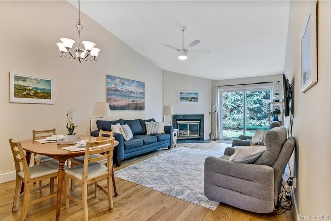 Building Photo - 2555 Youngs Ave