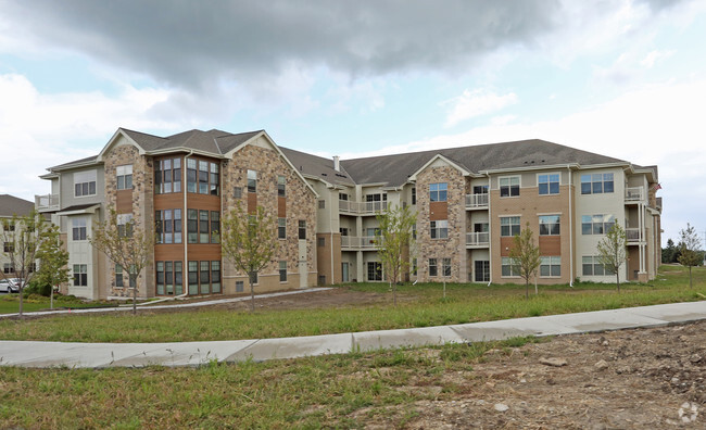 Building Photo - Village Pointe Commons Rental