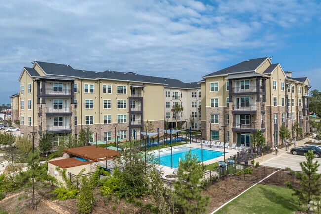 Building Photo - The Flats at Hooper Hill Rental