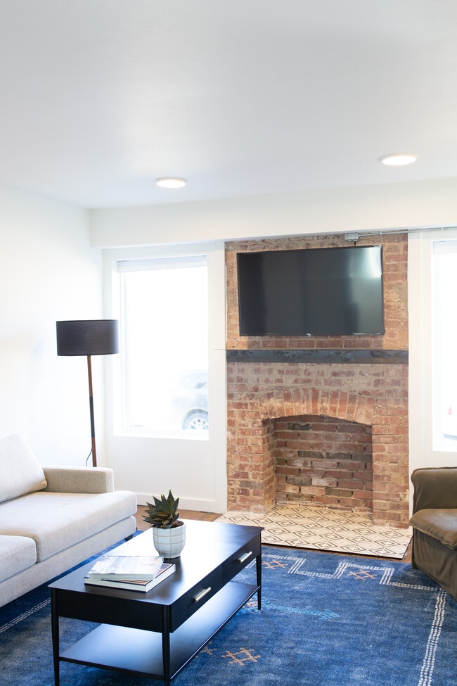 Photo - Chapman Apartments