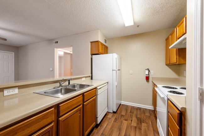 Building Photo - Lakeside Gardens Rental