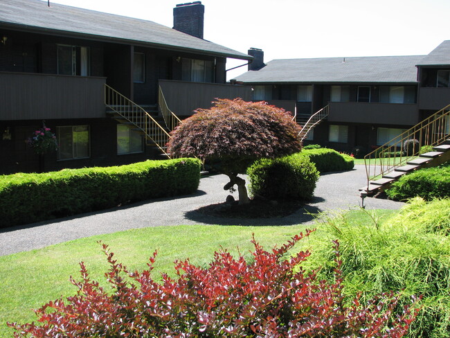 Private courtyard. - The Colony Senior Living Apartments