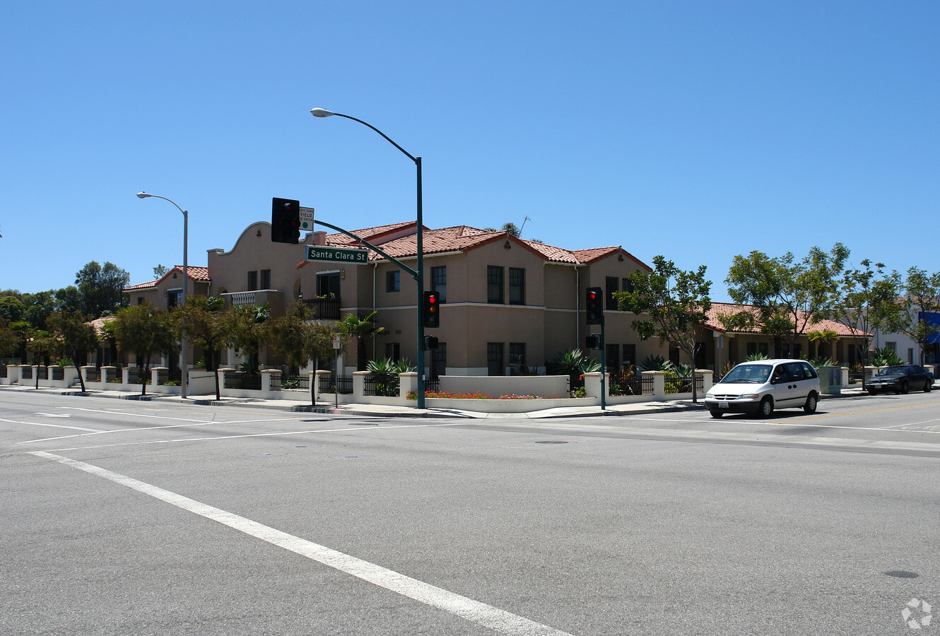 Photo - 123 S Ventura Ave Apartments