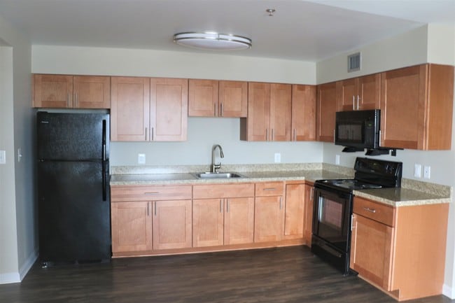 Kitchen - 2 Bedroom - Waverly House Apartments