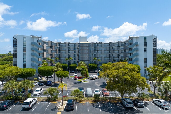 Building Photo - Biscaya Condominium