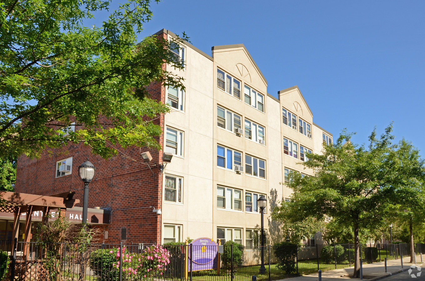 Photo - Bentley Hall Apartments