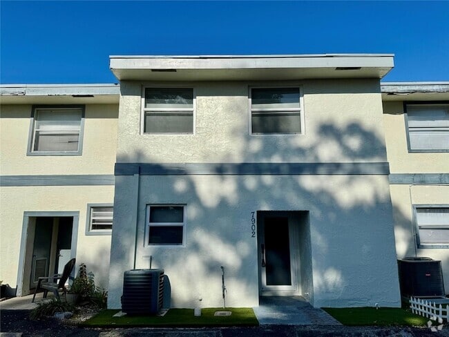 Building Photo - 7902 SW 8th St Rental