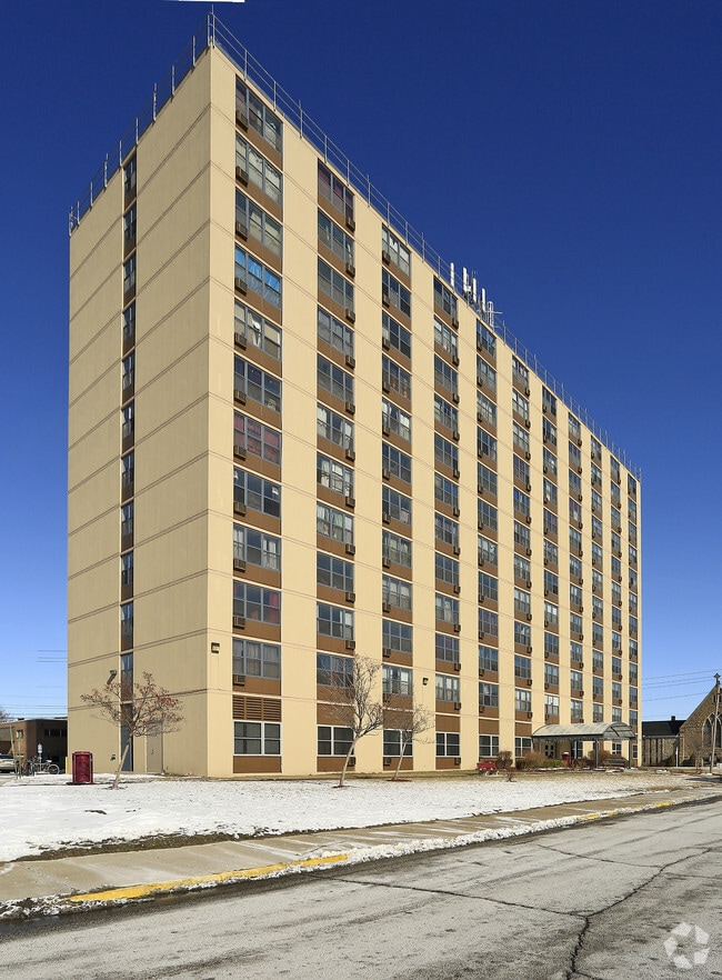 Primary Photo - Lakeview Plaza Rental