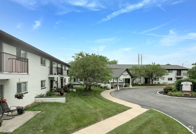 Building Photo - Serenity Manor 55+ Independent Active Living