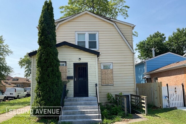 Building Photo - 1301 W 97th St Rental