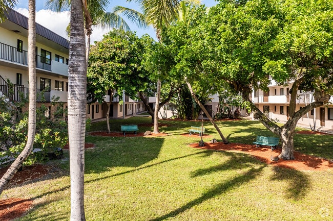 Building Photo - Banyan Club