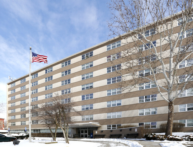 Primary Photo - Park Manor Rental