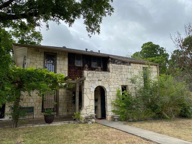 Photo - 910 Nacogdoches Rd Townhome