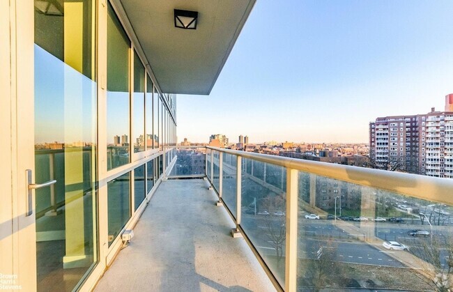 Building Photo - 640 W 237th St Rental
