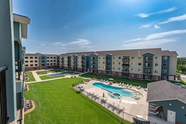 Building Photo - Crescent Falls