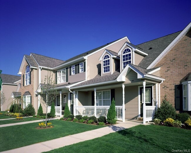 Building Photo - 131 Village Green Dr